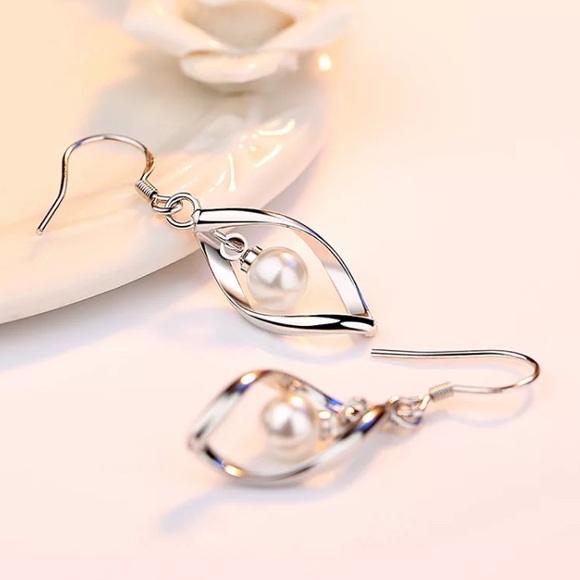 🌟 Sterling Silver 925 Pearl Drop Earrings - Picture 5 of 5